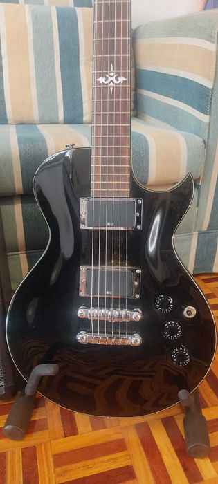 Amplificador Peavey Vypyr e Guitarra Ibanez ART 120 - novos