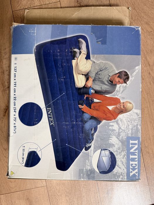 Надувний двоспальний матрас Intex 137*191*22