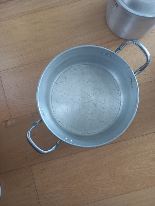 Panelas e tacho para cozinhar
