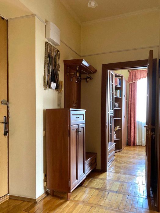 продам 2-х кімнатну сталінку з гарним ремонтом вул.Богоутівська 36