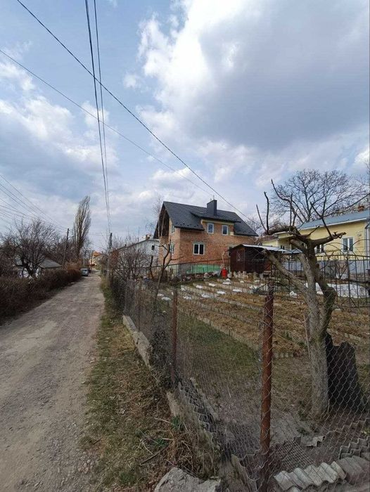 Будинок 280 м\2 + 7 соток для IT компанії в центрі Чернівці