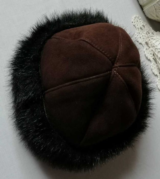 Futrzana kożuchowa futro naturalne skórzana czapka brązowa czarna 64