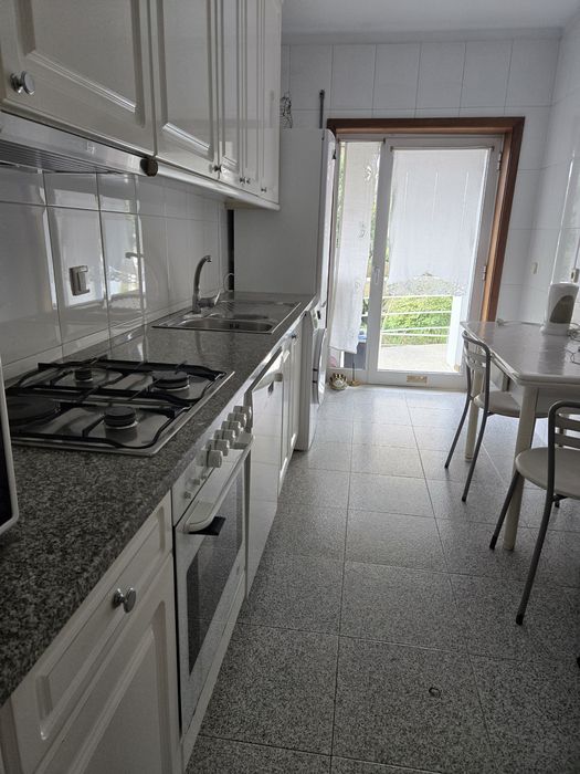 Moradia T5 com 4 WC, Garagem, Jardim, Terraço e Clarabóia
