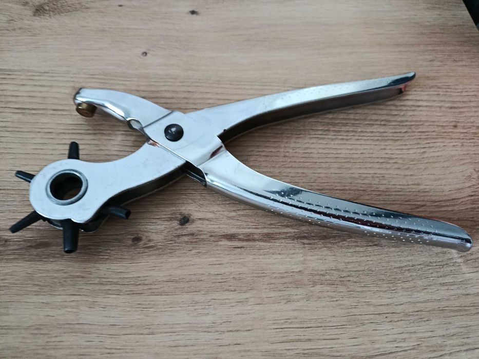 Dziurkacz do skóry, tektury