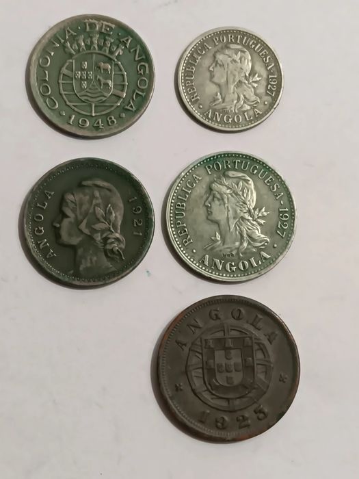 5 moedas de Angola  diversas e com valores diferentes