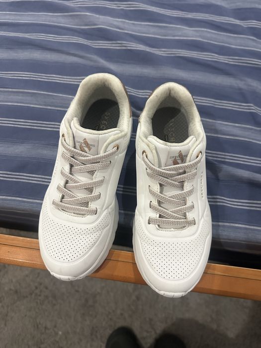Sapatilhas skechers novas T. 33