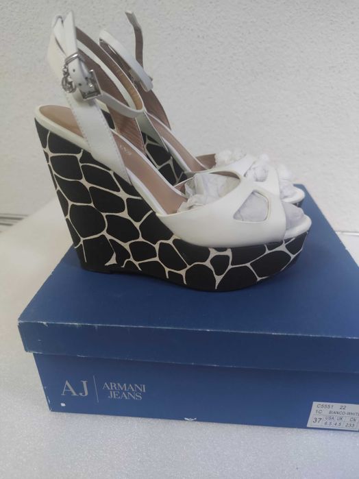 Sandálias Armani 37 - Novas