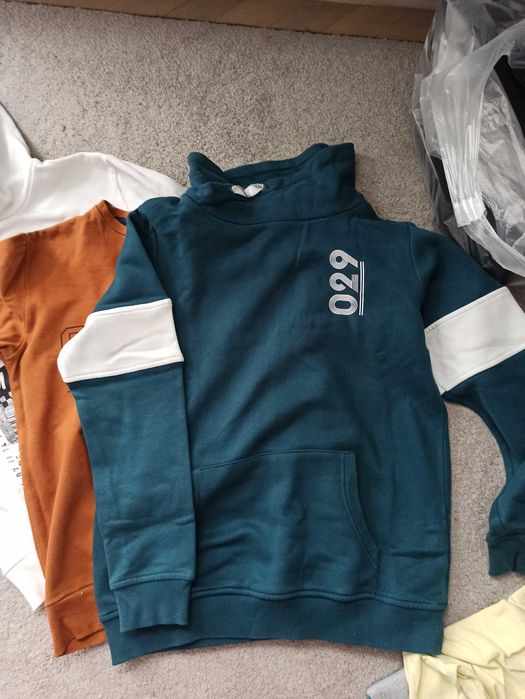 Zestaw czterech bluz h&m dla chłopca rozmiar 146 na 152 cm