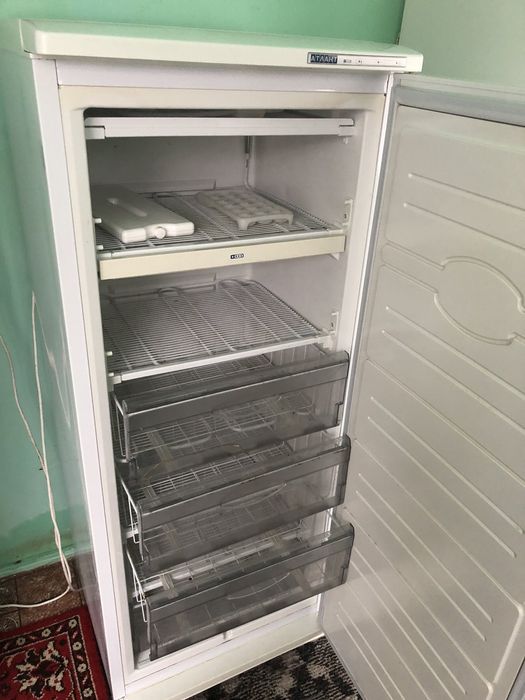 Продаю морозильну камеру Атлант