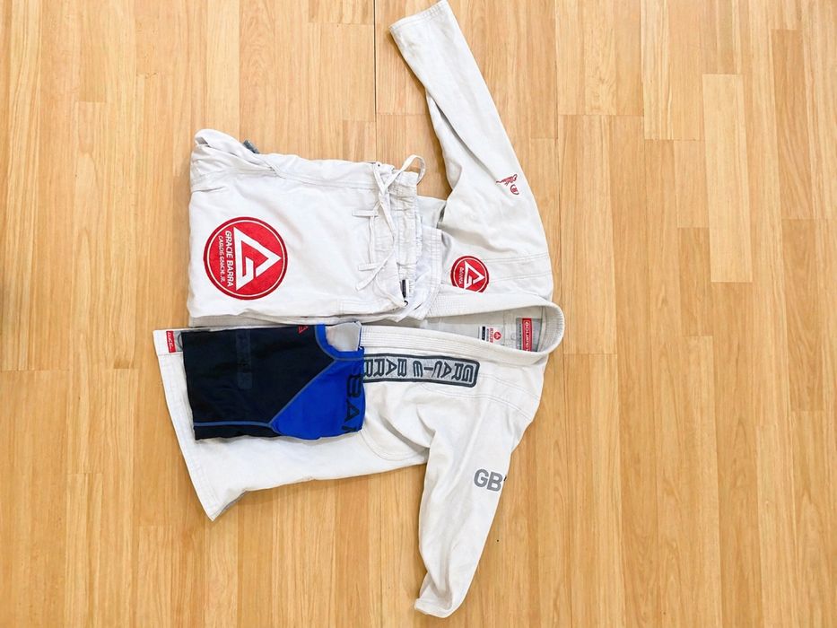 Kimono Gracie Barra + Rashguard – Excelente Estado