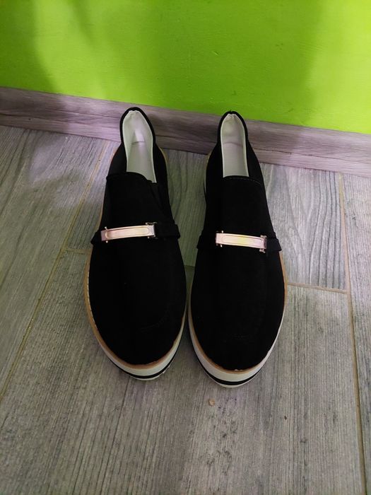 Mokasyny czarne na koturnie