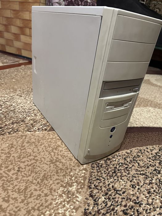 Системний блок  + клавіатура