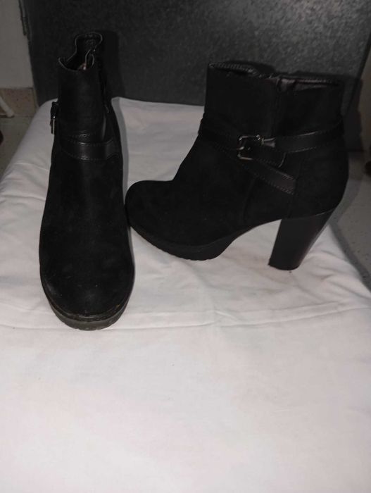 Botas de salto alto pretas