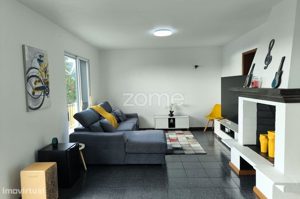 Moradia T4+2 com Jardim e Garagem – Vila da Povoação