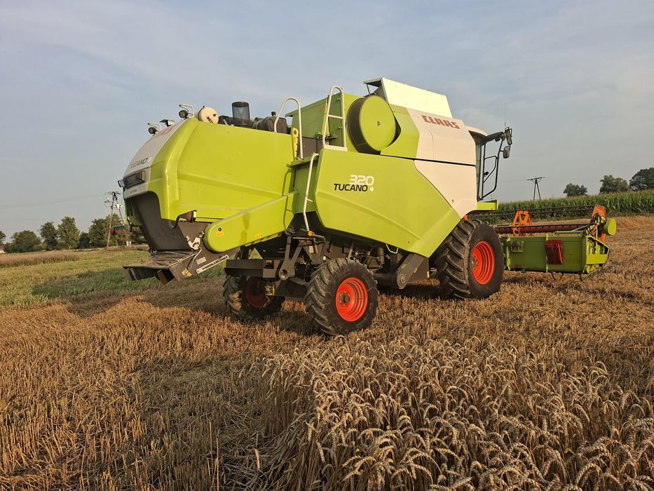 Claas tucano 320