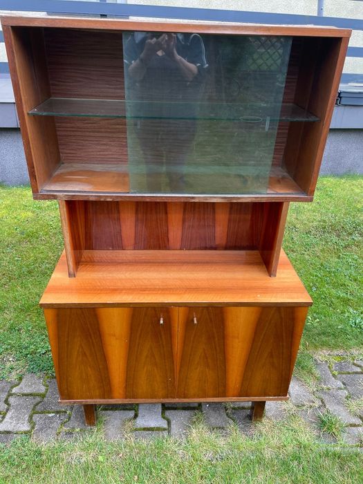 Zestaw starych mebli