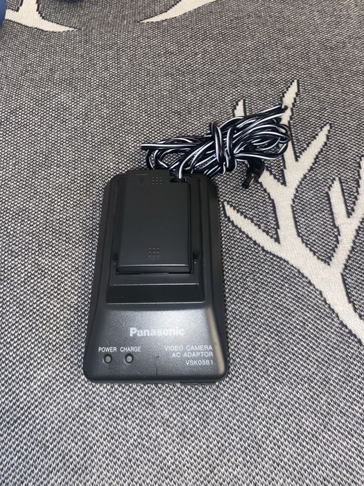 Зарядка для камер Panasonic VSK-0581  та перехідник постійного струму