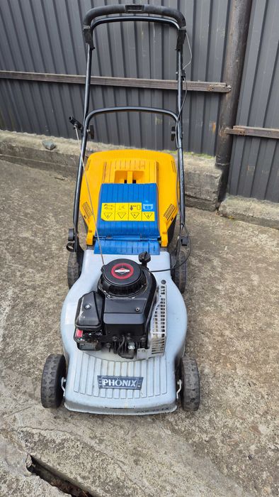 Газонокосилка бензинова .