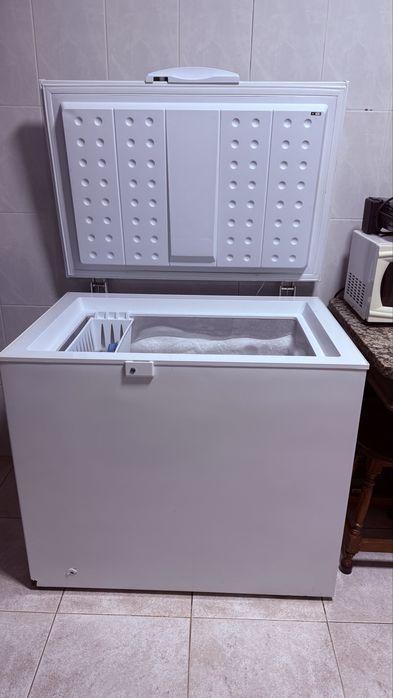 Arca Congeladora BECKEN 200L – A++