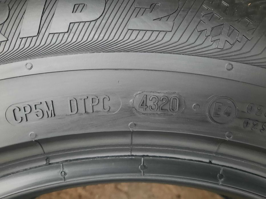 Opony zimowe klasy średniej SEMPERIT 215/65/16 ok. 7 mm 2020 r.