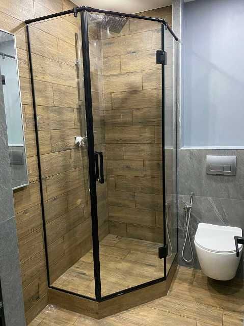 Скляні перегородки, душові кабіни, екрани у ванну, розсувні двері тощо