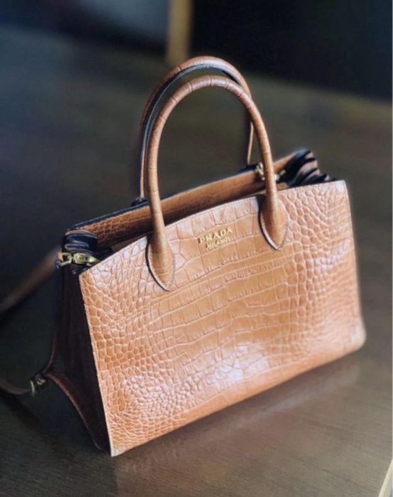 Carteira Prada em pele