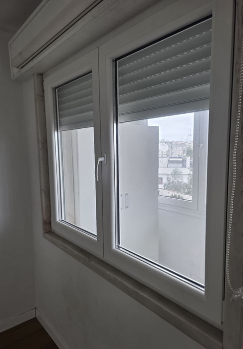 Portas alumínio,  janelas PVC, portões de garagem, armários cozinha