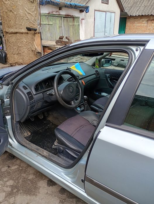 Автомобіль Рено лагуна 2