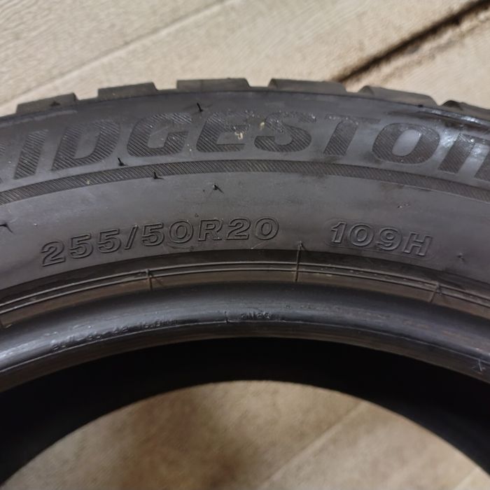 Bridgestone opona zimowa 255/50R20 rok 2022