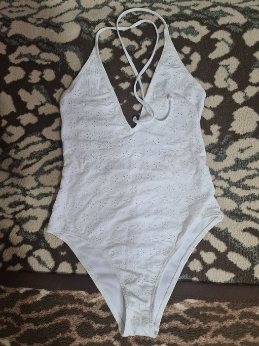 Суцільний купальник халтер з прошви Asos р.S/36