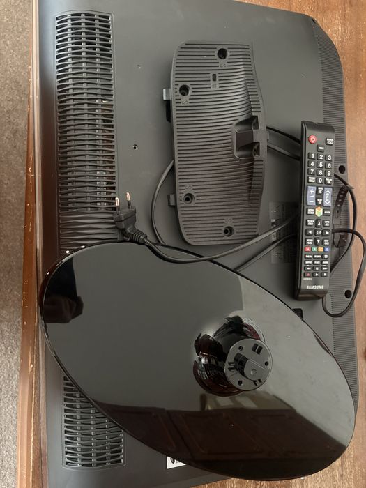 Телевизор Самсунг 26 дюймов + Стронг Т2 в подарок