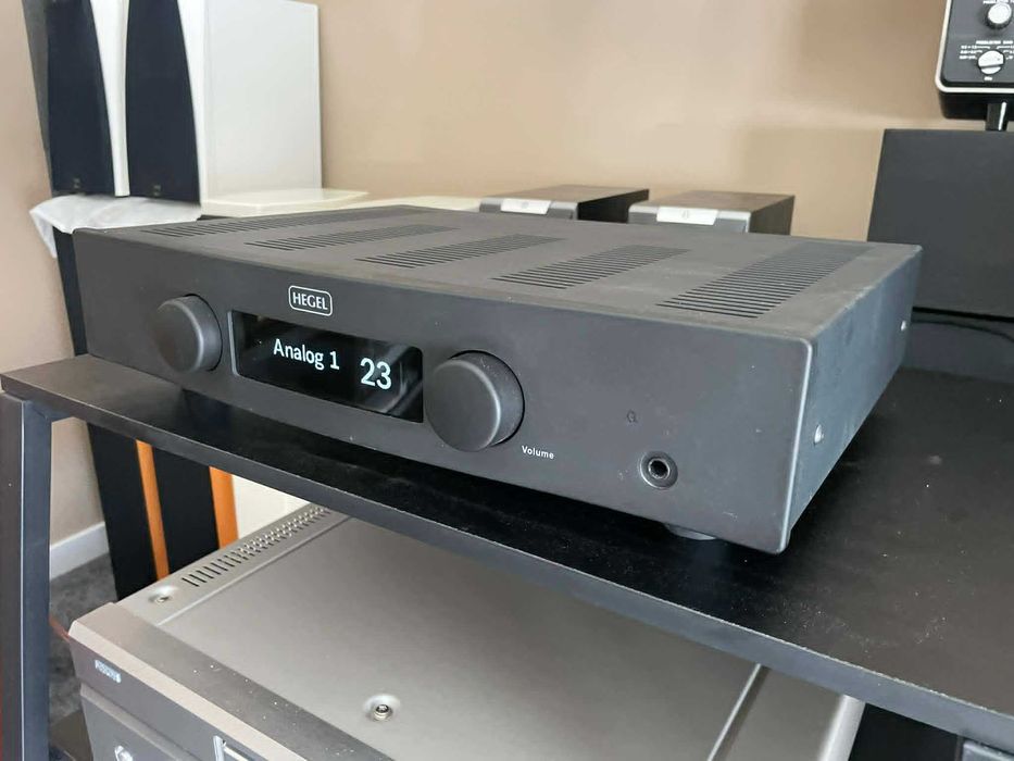 Wzmacniacz Hegel H90