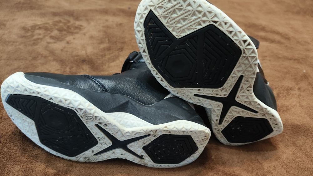 Детская зимняя обувь. Уги Uggs, и ботиночки.