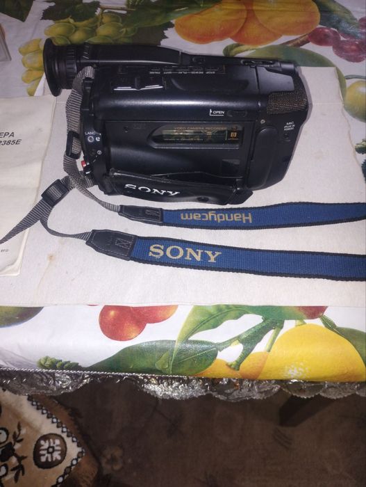 Видеокамера CCD-TR380E/TR385E