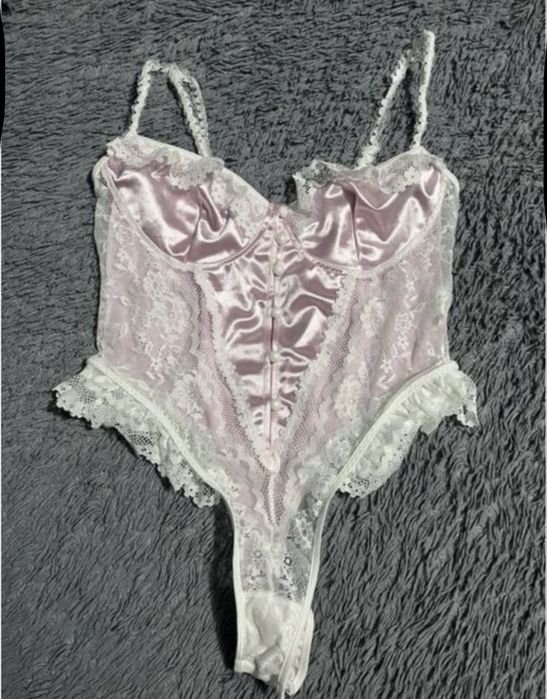 Стильне боді  з мереживом