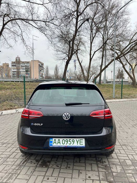 Оренда електромобіля Volkswagen e-Golf Highline