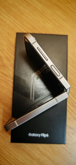 Samsung flip6 12/256 silver shadow