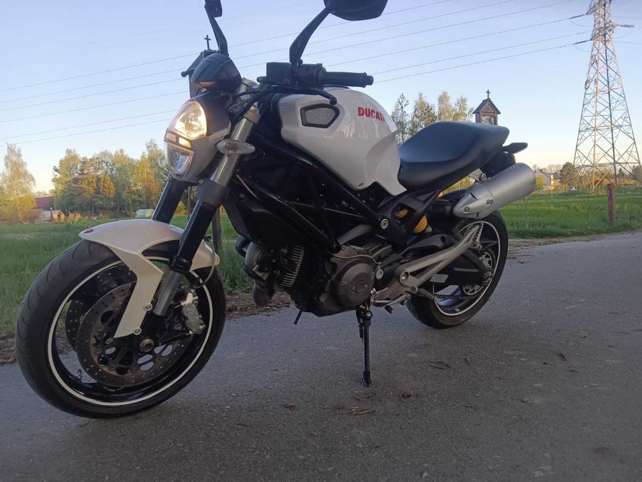 Ducati Monster 696