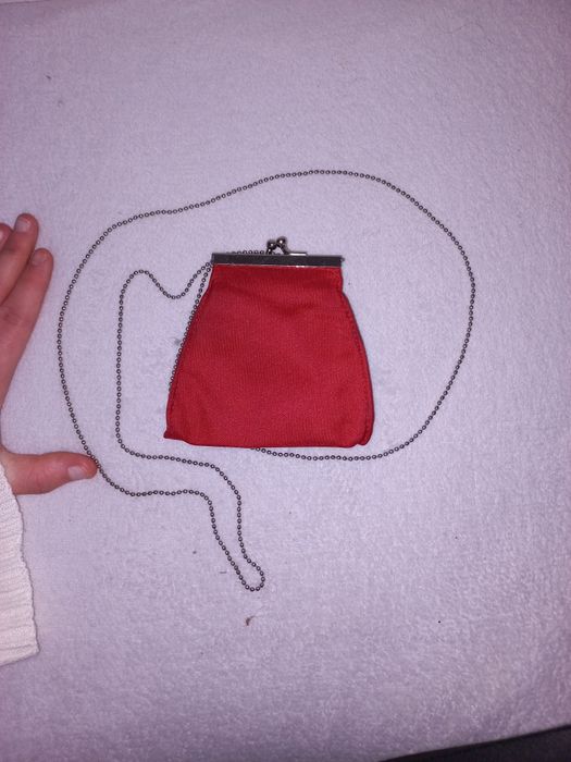 Malutka czerwona saszetka