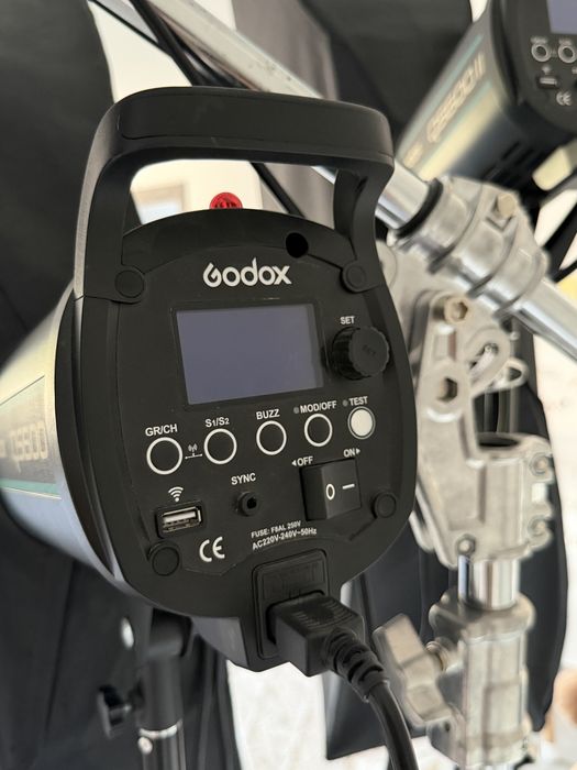 Імпульсне світло godox та синхронізатори