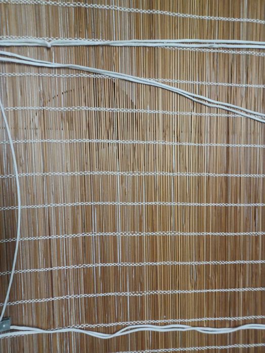 Estore de rolo em palhinha/ bambu