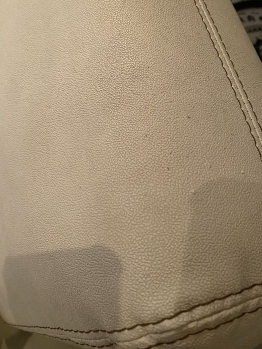 Sofa em imitacao de pele com pouco uso