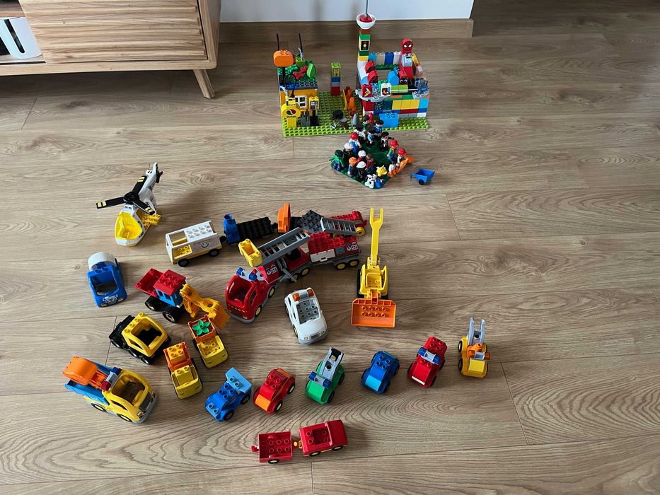 Klocki Duplo - kilka zestawów - auta, helikopter, straż pożarna, hipki