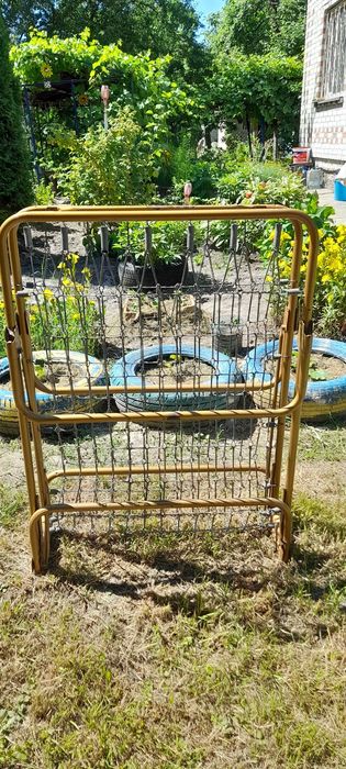 Розкладне ліжко (радянська розкладачка) на панцирній сітці + матрац