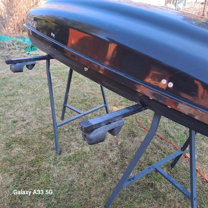 Box dachowy Iner Pack z bagażnikiem dachowym.