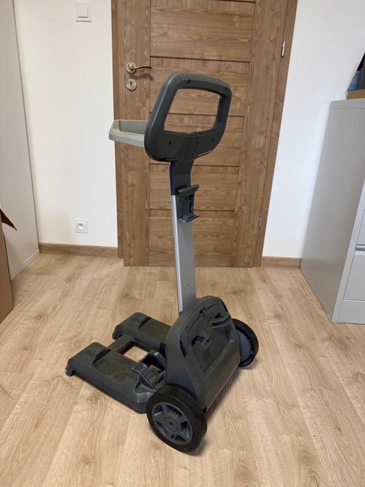 Automatyczny odkurzacz/robot basenowy Dolphin S300i oraz wózek