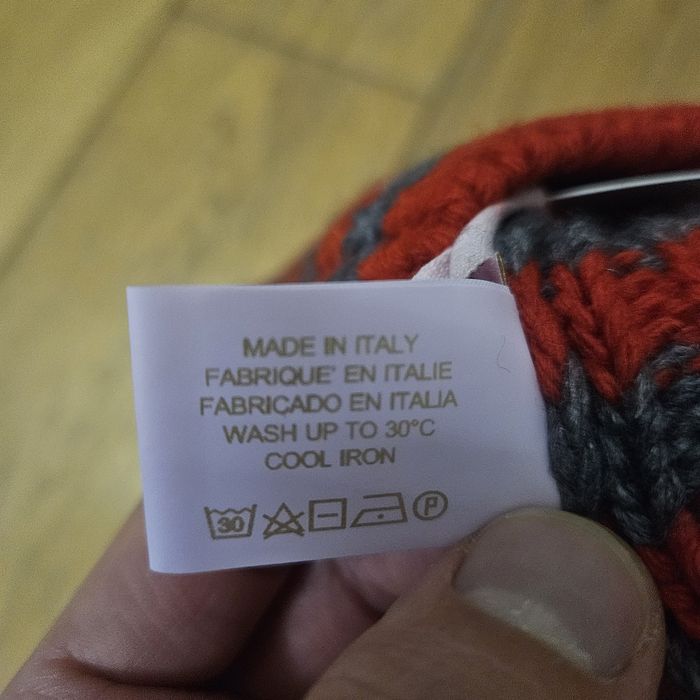 Nowa czapka Coccinelle z wełną merino i kaszmirem