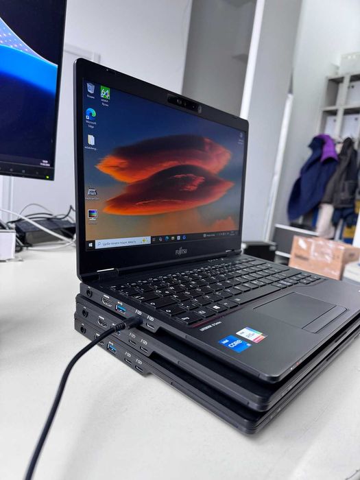 Ультрабук Fujitsu U7311/4G LTE/гарний стан/є кількість/робота,офіс