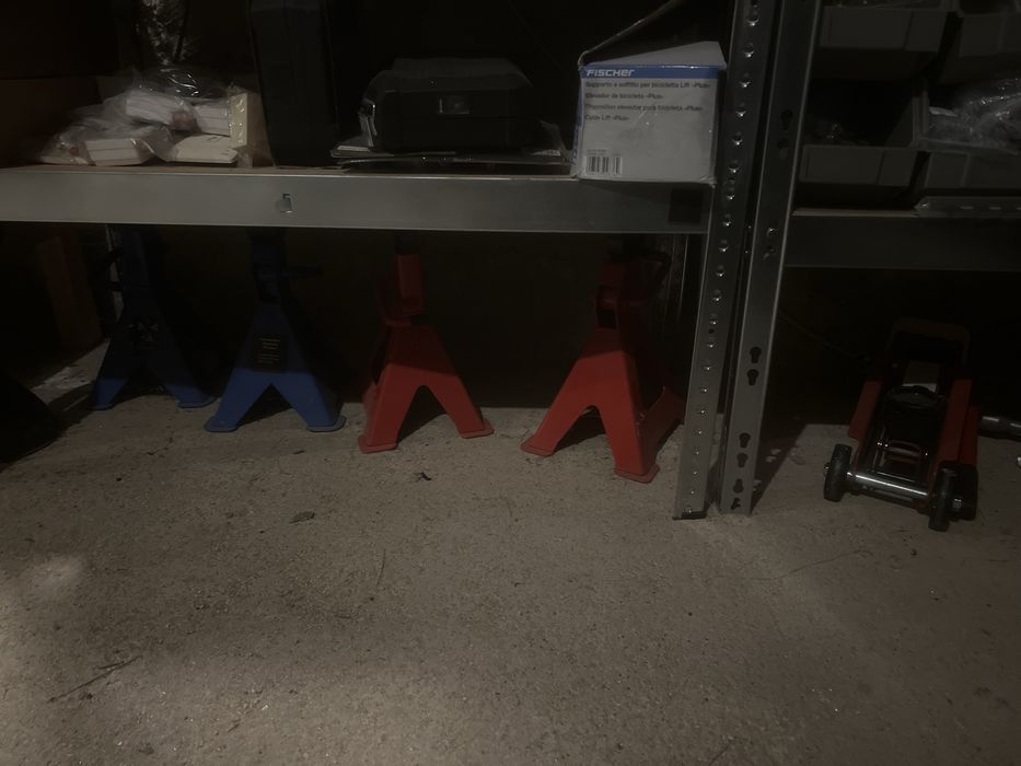 Macaco hidraulido e 4 preguiças