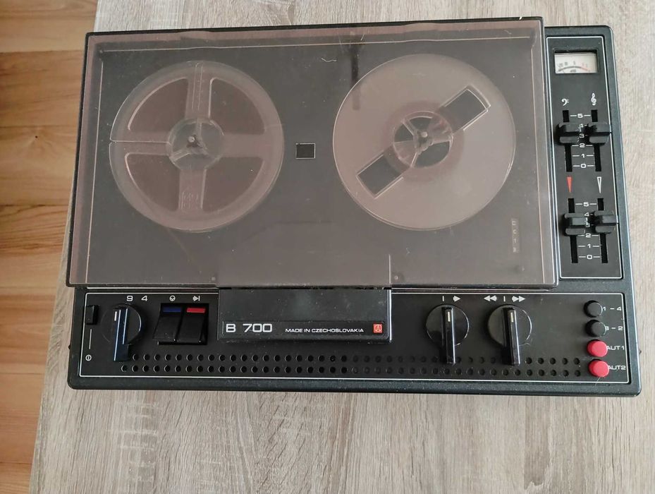 magnetofon szpulowy Tesla B700- sprawny